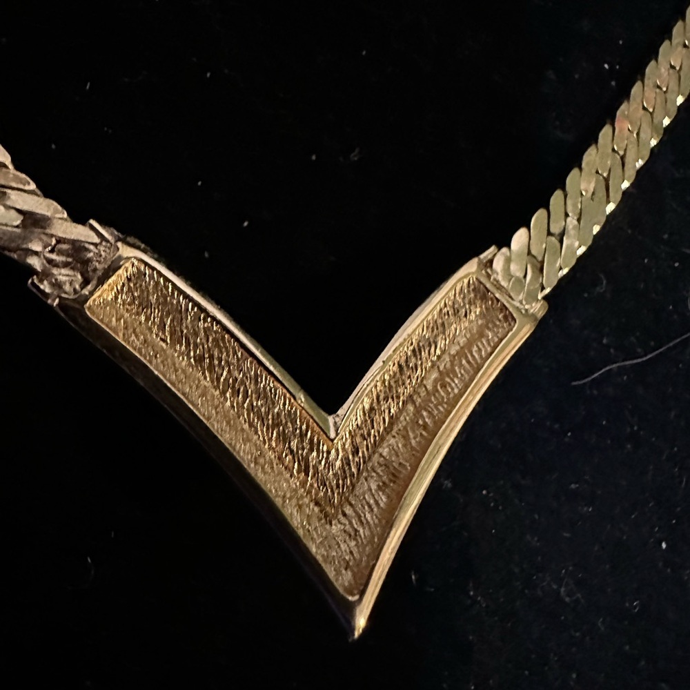 Christian Dior Gold Tone V Pendant Necklace w/ Rhinestones rare 1970’s vintage - Picture 4 of 7